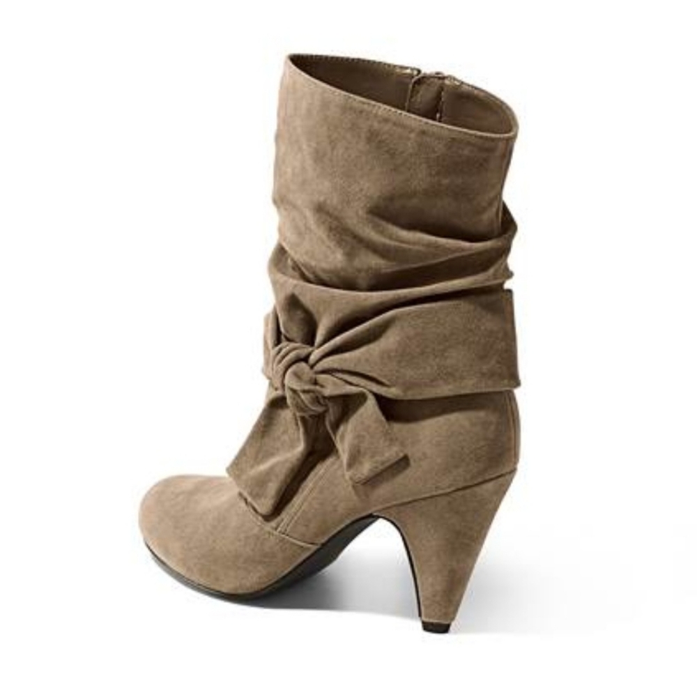 Boots knotted slouchy boots Taupe Size 9 Venus brand